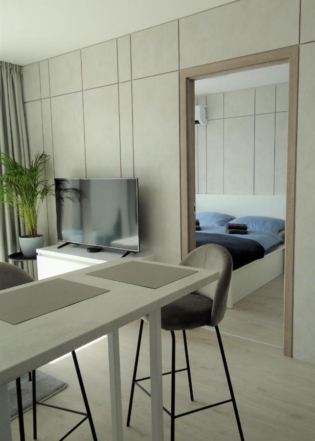 Top Urban Apartment - Free Parking, Green Energy, Modern Style Братислава Екстериор снимка