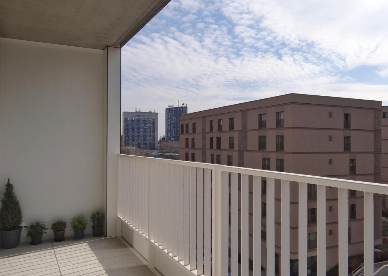 Top Urban Apartment - Free Parking, Green Energy, Modern Style Братислава Екстериор снимка